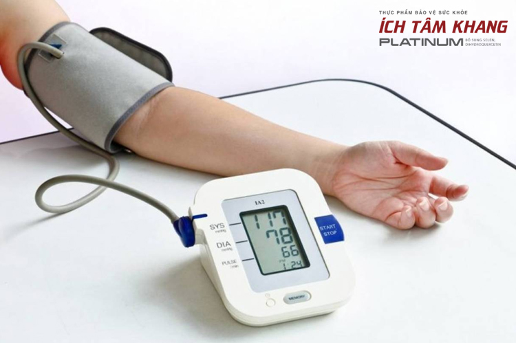 Khi điều trị F0 tại nhà, người bệnh tim mạch cần đo huyết áp thường xuyên hơn